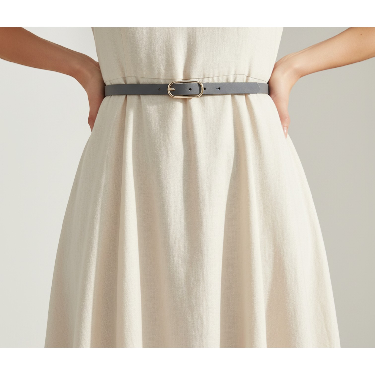 Damengürtel als Taillengürtel über Kleid – Silhouette betonen