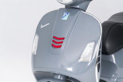 Kinderroller VESPA Classic 12V grey Kinderfahrzeug elektrisch – Bild 4