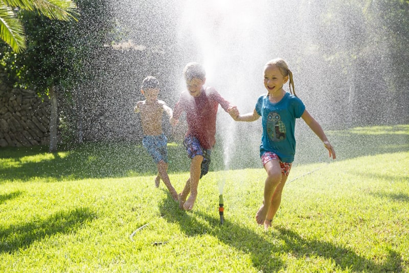 Gartenspiele für Kinder: Spielideen für Kinder im Garten