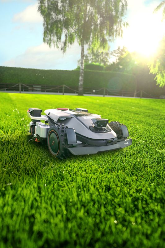 Sunseeker X9 Mähroboter Sunseeker X9, Outdooransicht von vorne rechts