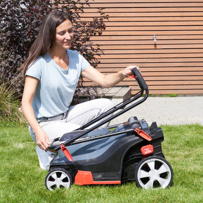 AL-KO 18 V Akku-Rasenmäher 38.2 Li Comfort inkl. 2 Akkus und Ladegerät AL-KO 18 V Akku-Rasenmäher 38.2 Li Comfort inkl. 2 Akkus und Ladegerät