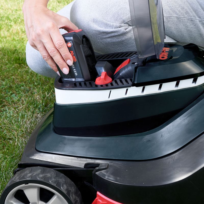 AL-KO 18 V Akku-Rasenmäher 38.2 Li Comfort inkl. 2 Akkus und Ladegerät AL-KO 18 V Akku-Rasenmäher 38.2 Li Comfort inkl. 2 Akkus und Ladegerät