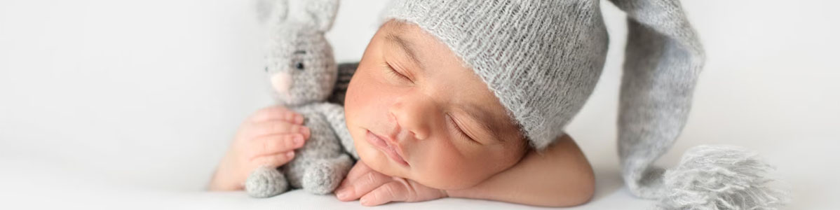 5 Gründe, warum Babys im Schlaf weinen und wie man ihnen helfen kan
