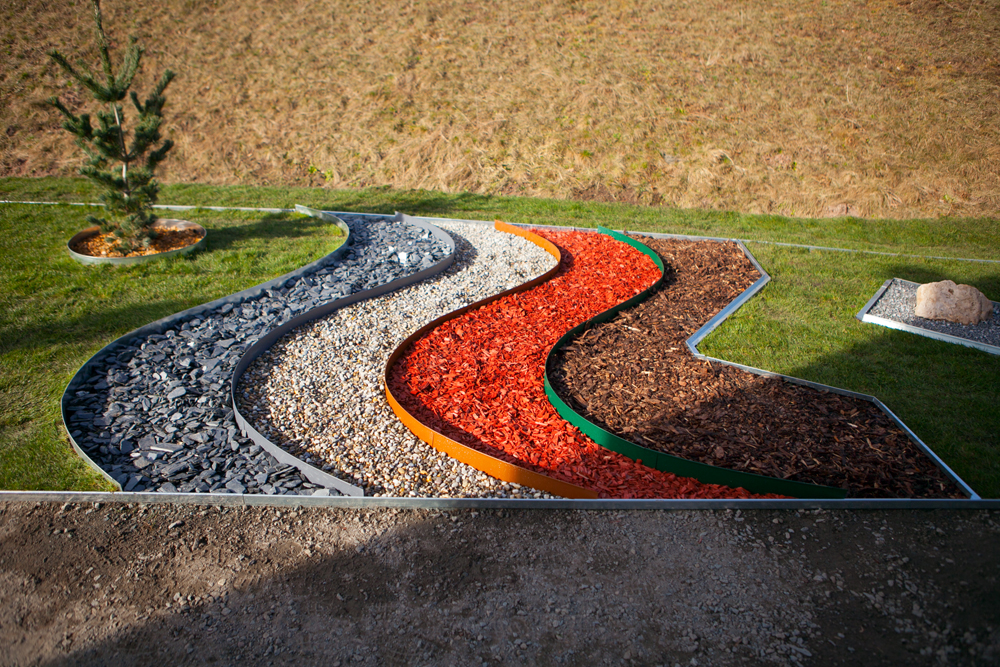 Bordo Da Giardino In Plastica 30 M Con 60 Punte – Altezza 3,8 Cm, Kit Fai Da Te Per Aiuole E Prati, Colore Nero