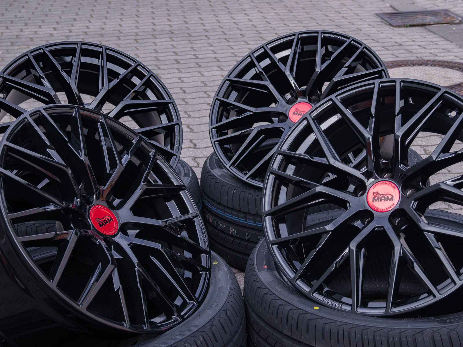 18 Zoll Alufelgen RS4 für Skoda Octavia 1Z 5E NX RS Superb 3T 3V