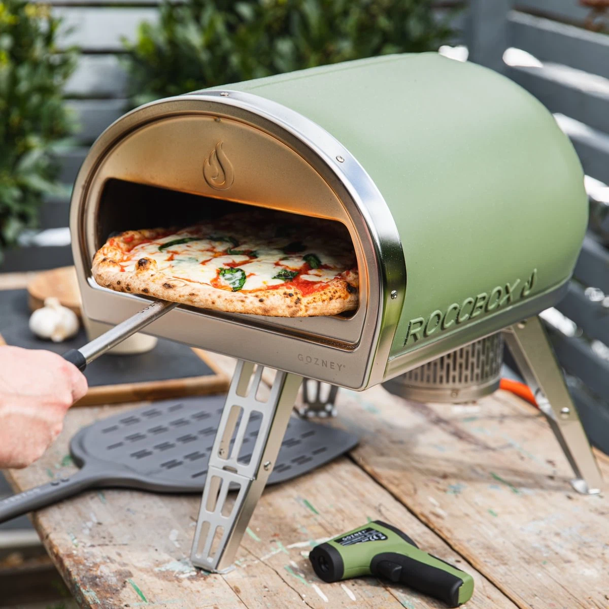 Gozney Roccbox Pizzaofen mit GRATIS Abdeckhaube-Olivgrün