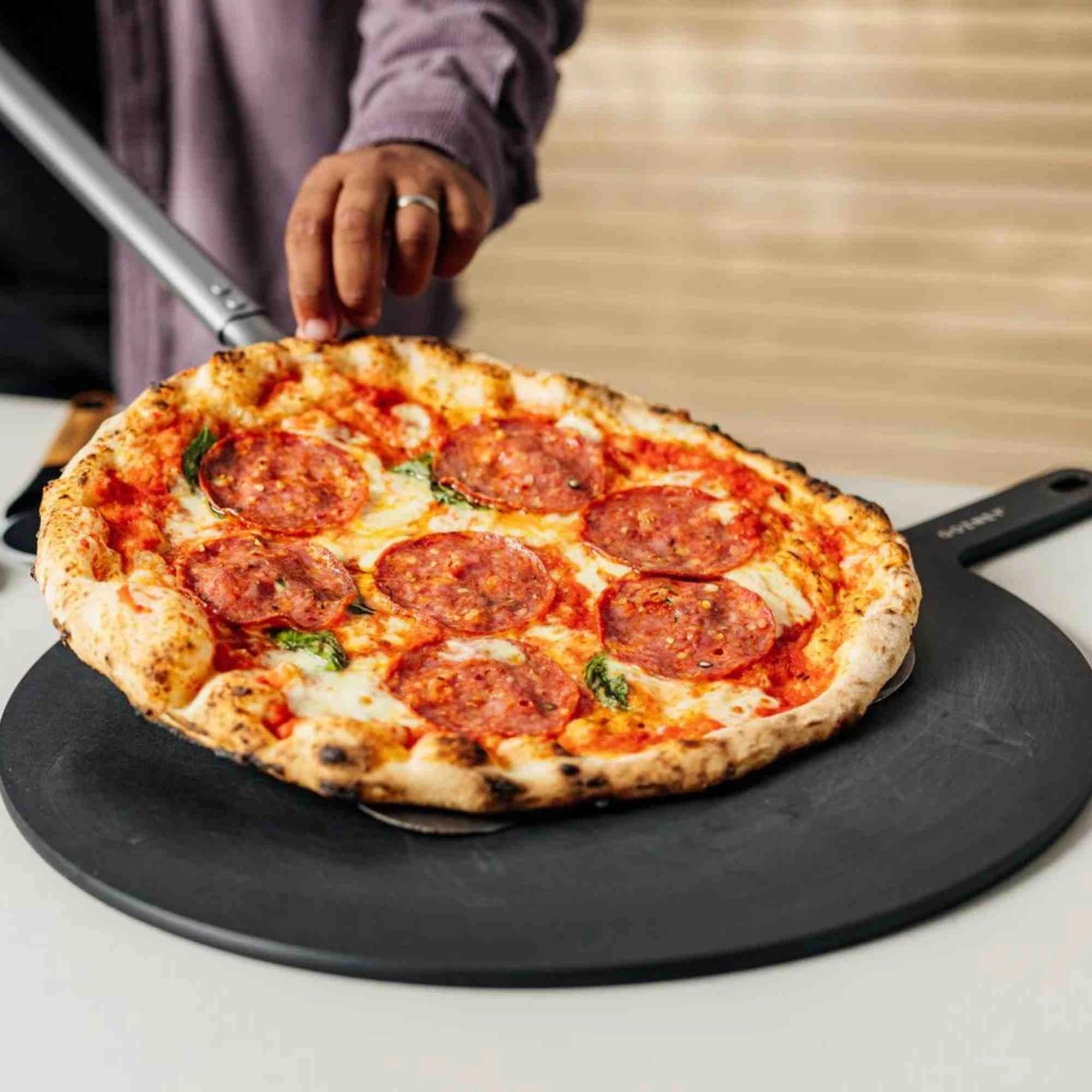 Gozney Pizza Servierteller 18