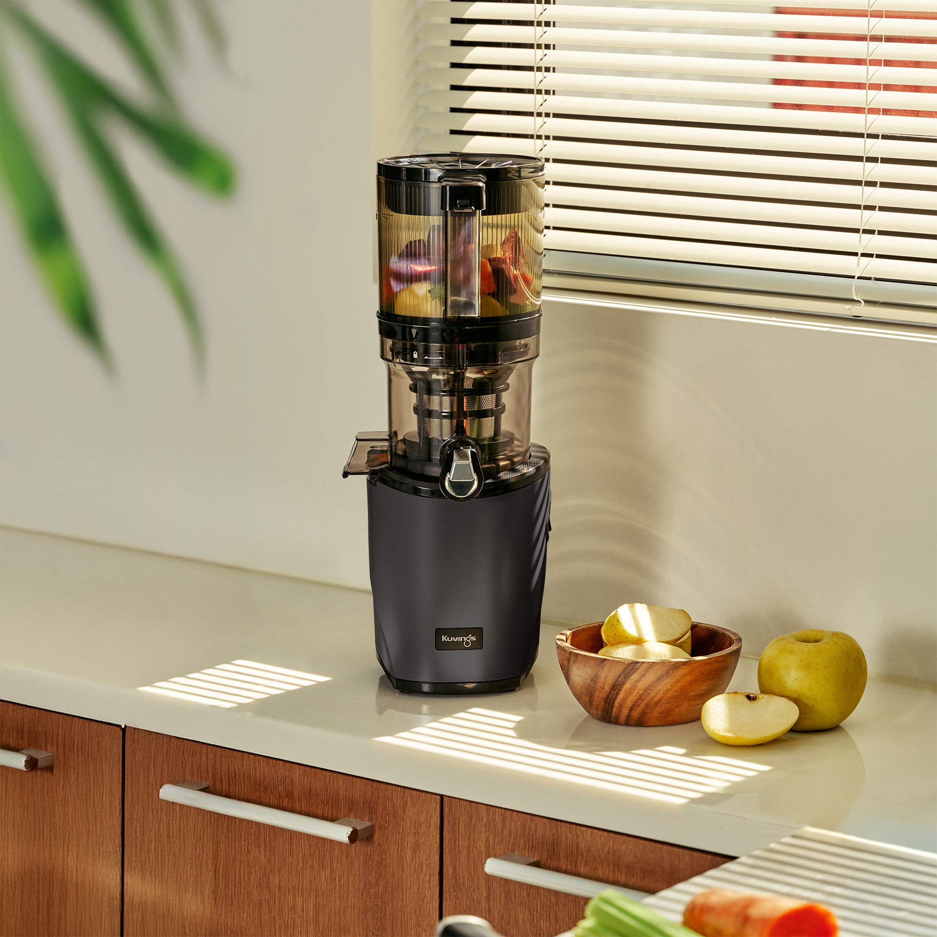 Kuvings Auto8 Slow Juicer-Schwarz