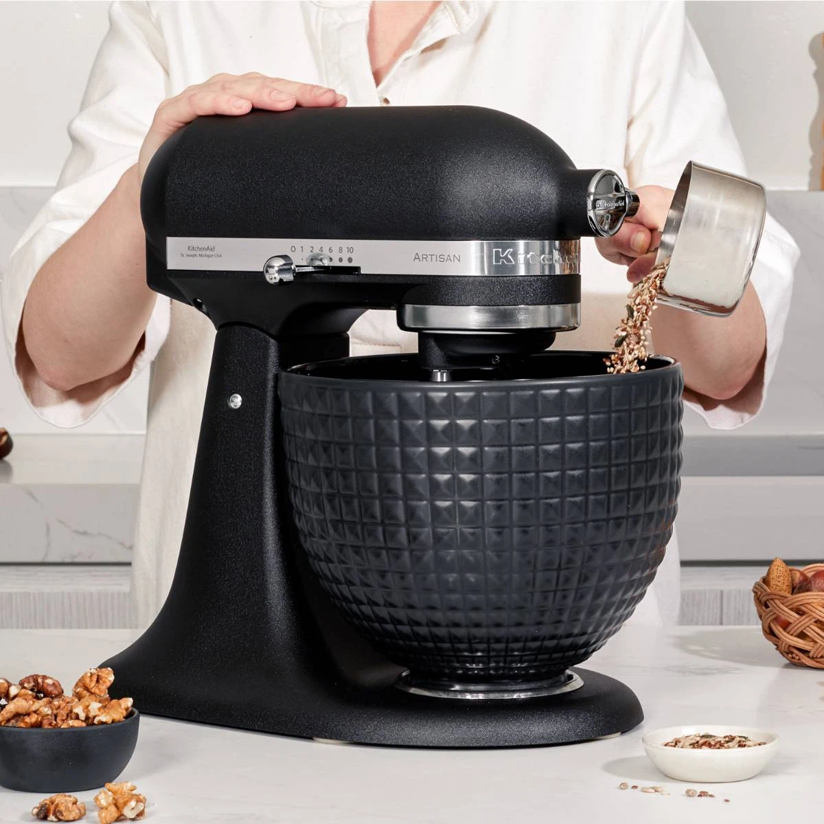 Monochrome Collection: KitchenAid Artisan 4,7 Liter Gusseisen Schwarz KSM156 Küchenmaschine-Default Title