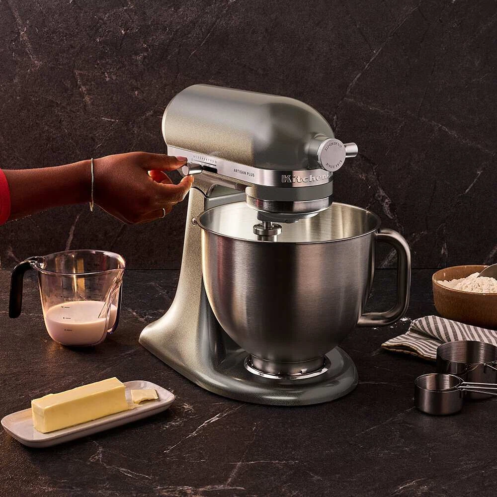 KitchenAid 4,7L 5KSM50PKVE Küchenmaschine - Artisan Plus mit GRATIS Glasschüssel-Medaillon Silber