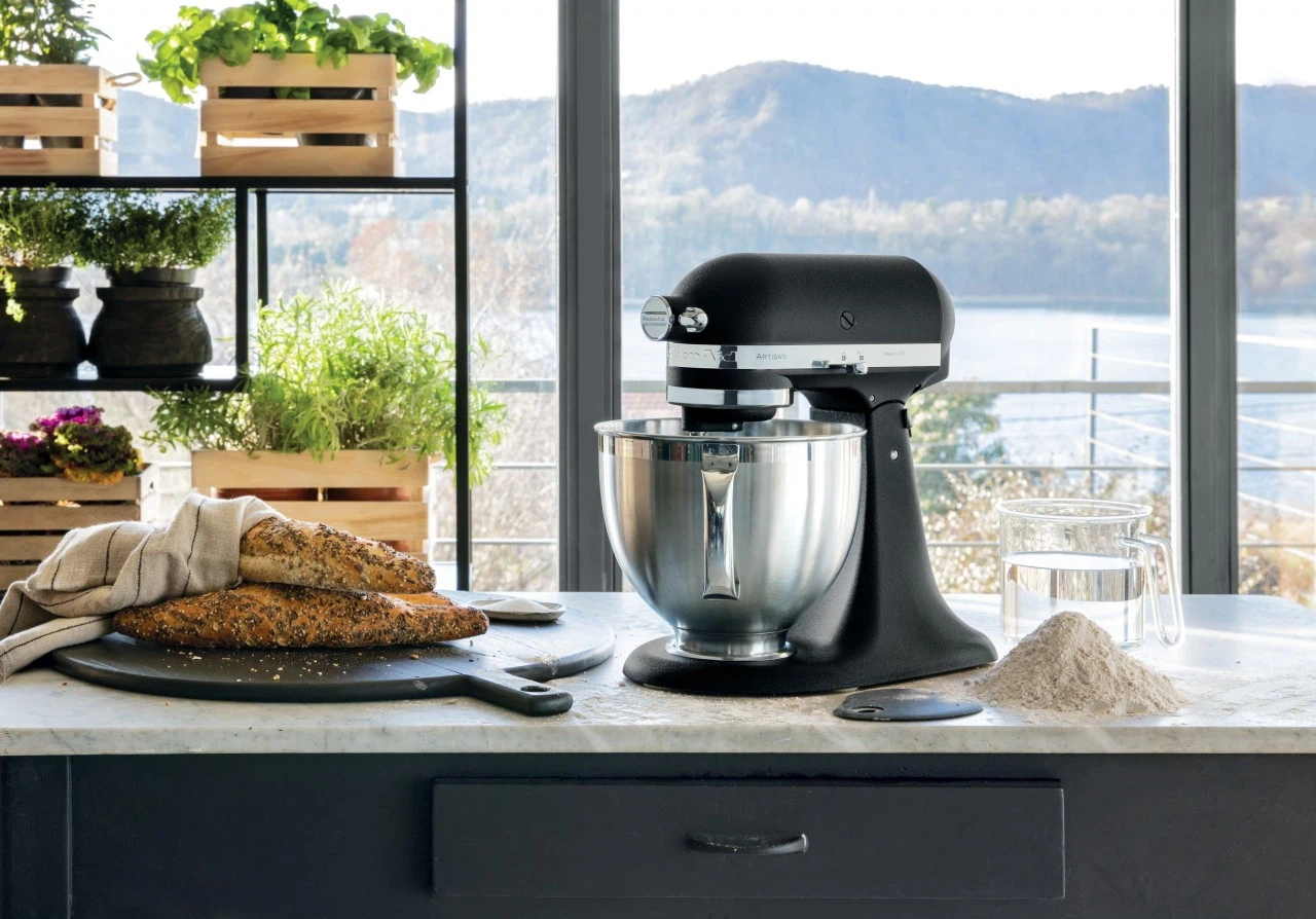 KitchenAid 4,8 L 5KSM185 Artisan Küchenmaschine Breadlover Messerschmidt Getreidemühlenvorsatz, Brotbackschüssel-Gusseisen Schwarz