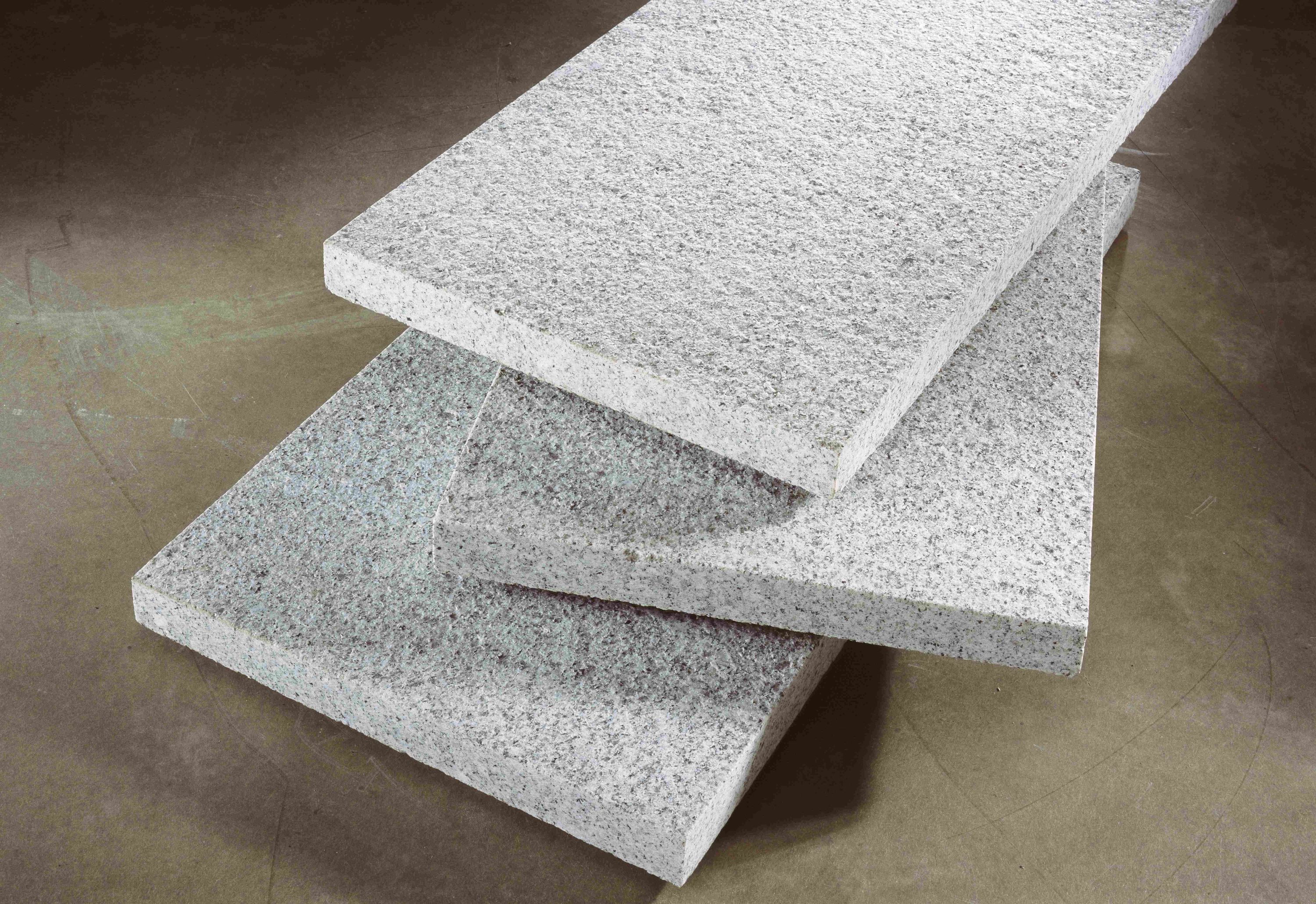 Kanten gefast Bodenplatte Premium Granit hellgrau 30x60x3cm Oberfläche geflammt
