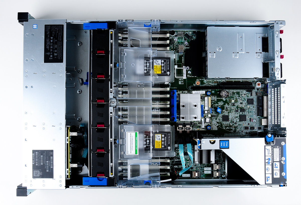 HPE ProLiant DL380 Gen9 V4 mit geöffnetem Gehäuse