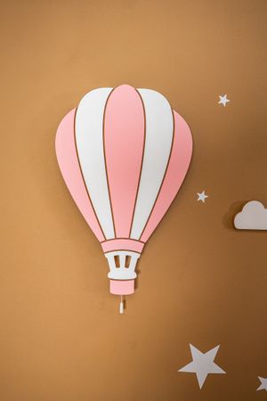 Cozy Collections Handbemalte LED-Wandleuchte Heißluftballon aus Holz – Pastell (Rosa/Beige/Grün), Einzel/Duo/3er-Set