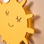 Veilleuse-Murale-LED-Soleil-avec-Couronne-en-Bois-Peint-a-la-Main-3.jpg