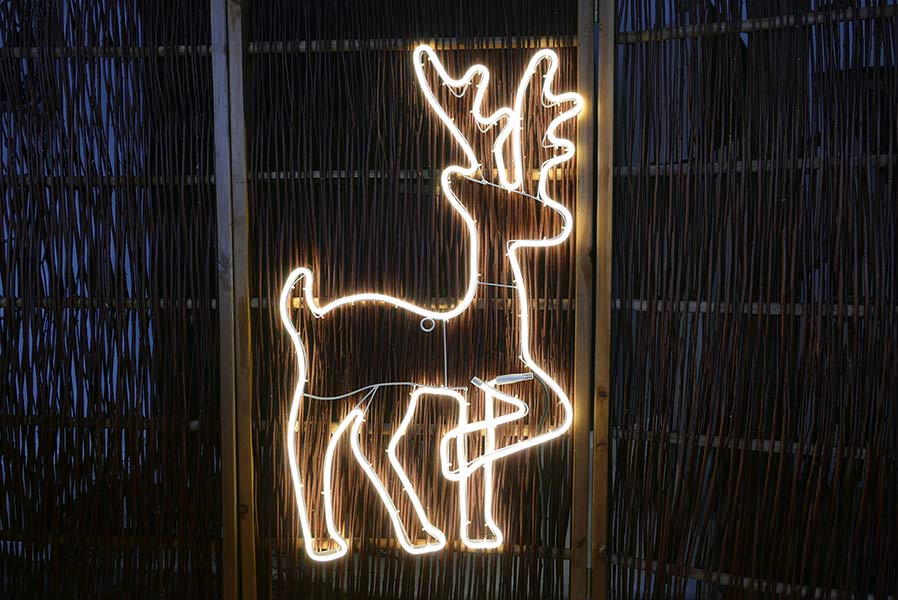Rentier Figur aus Neon-Lichtschlauch für Weihnachten