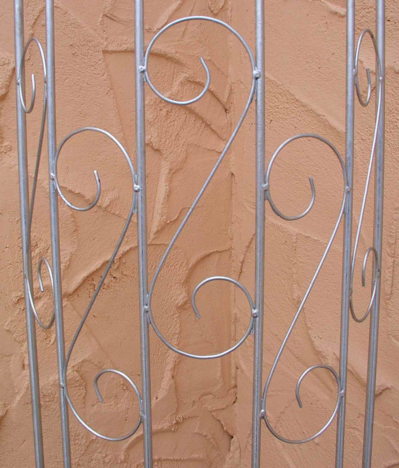 Rankgitter Spalier Rankhilfe Fallrohr halbrund Pisa Feuer Verzinkt          Rankgitter Spalier Rankhilfe Fallrohr halbrund Pisa Feuer Verzinkt