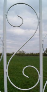 Rankgitter Spalier Rankhilfe Fallrohr halbrund Pisa weiss