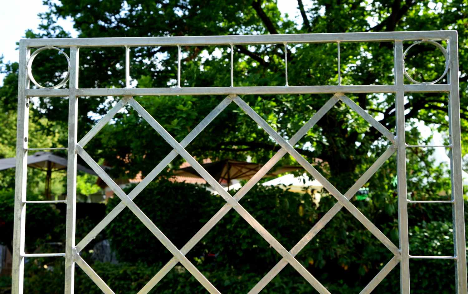 Metall Eisen Spalier Rankgitter Rankhilfe Wandgitter Meran 100 200 FEUER Verzinkt Metall Eisen Spalier Rankgitter Rankhilfe Wandgitter Meran 100 200 FEUER Verzinkt