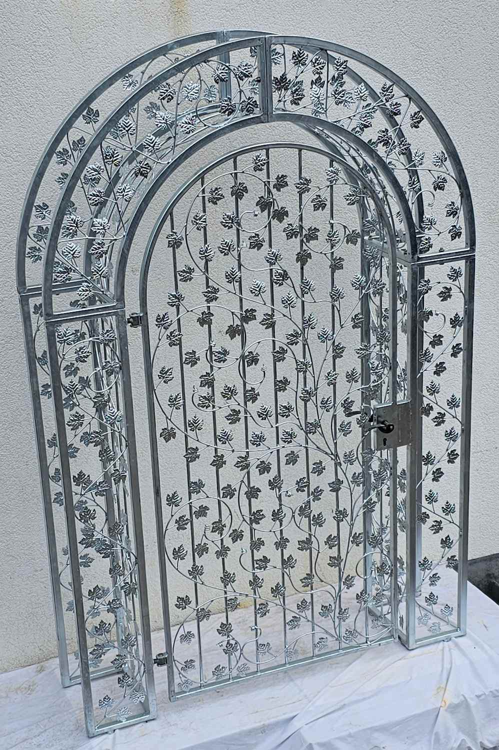 Gartentür Pforte Rosenbogen mit Tür Bachus-RBGT-RBSR 168/211/40 Premium Verzinkt Gartentür Pforte Rosenbogen mit Tür Bachus-RBGT-RBSR 168/211/40 Premium Verzinkt