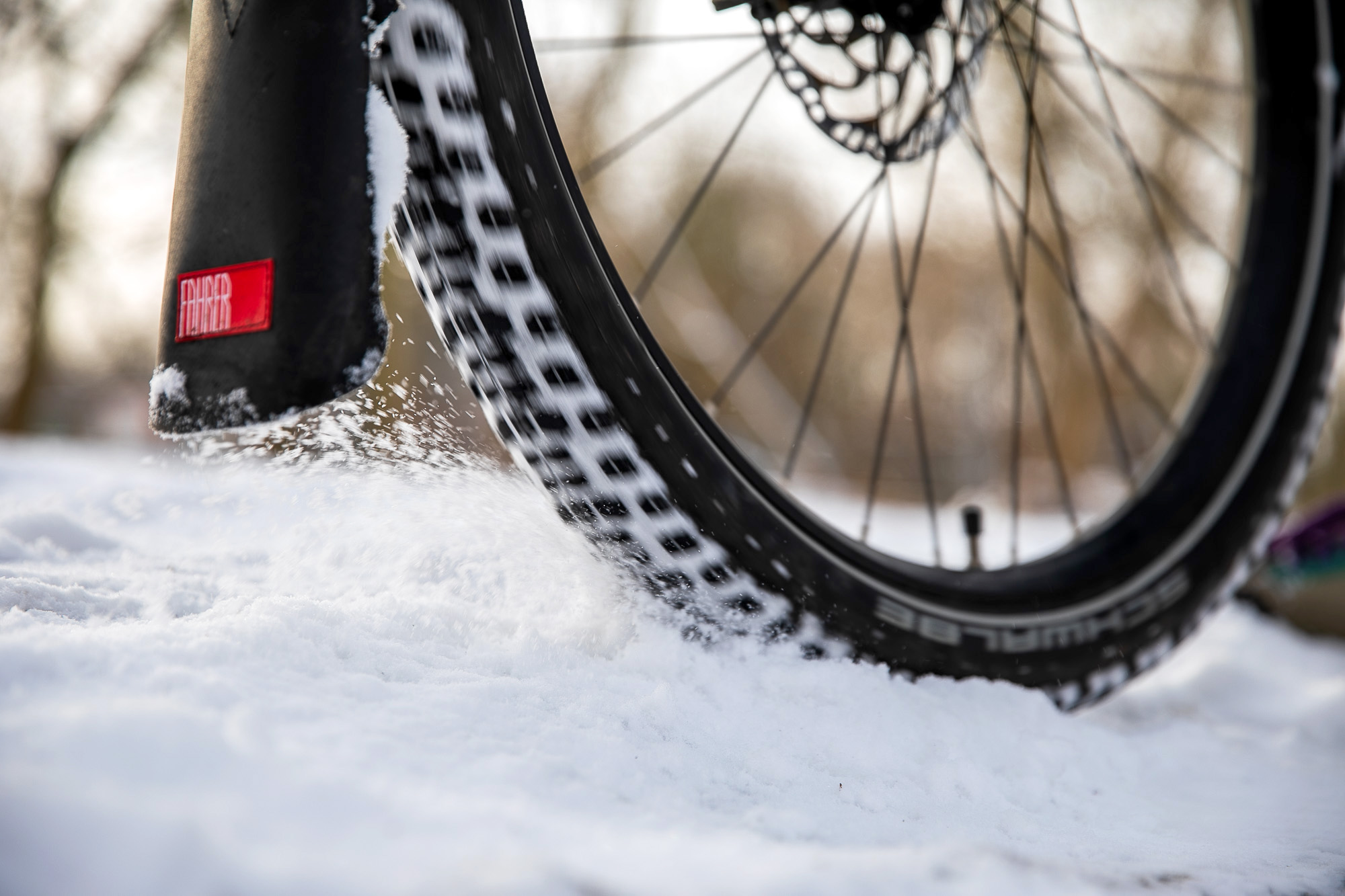 Der FAHRER-LATZ schützt auch Schnee-Aufwirbelung