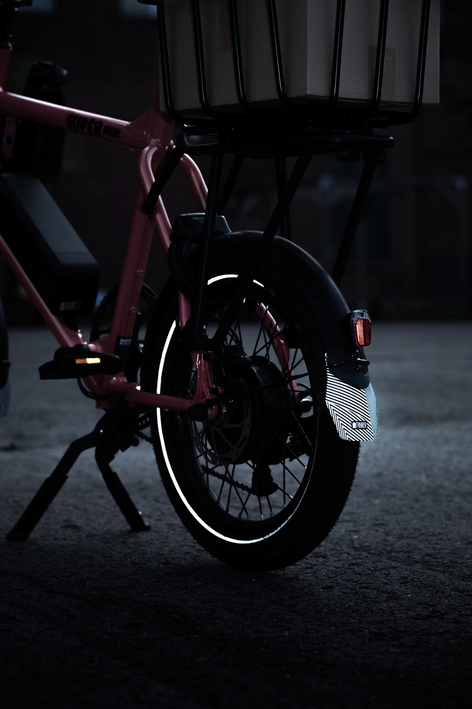 Sichtbarkeit des reflektierenden Spoilers am Schutzblech.