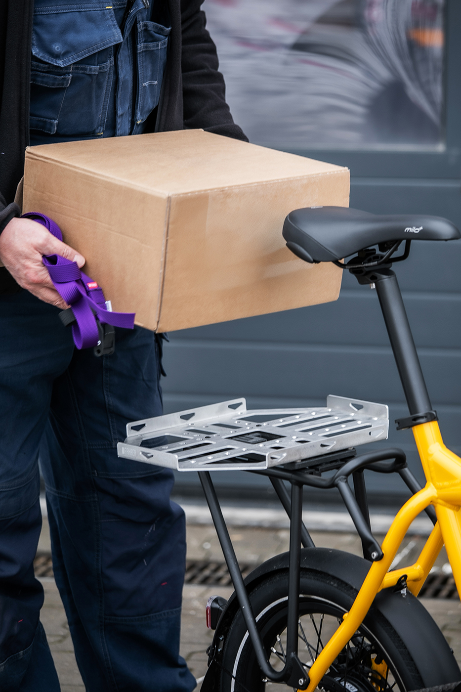 Carrier Platform mit Cargo Strap. Hier quer montiert.