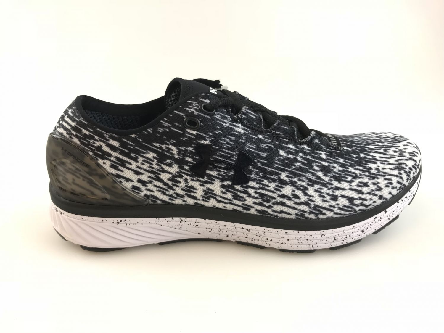 UNDER ARMOUR CHARGED BANDIT 3 Herren Laufschuh | Sport Under Armour, Laufschuhe CHARGED BANDIT 3, schwarz Schuhe