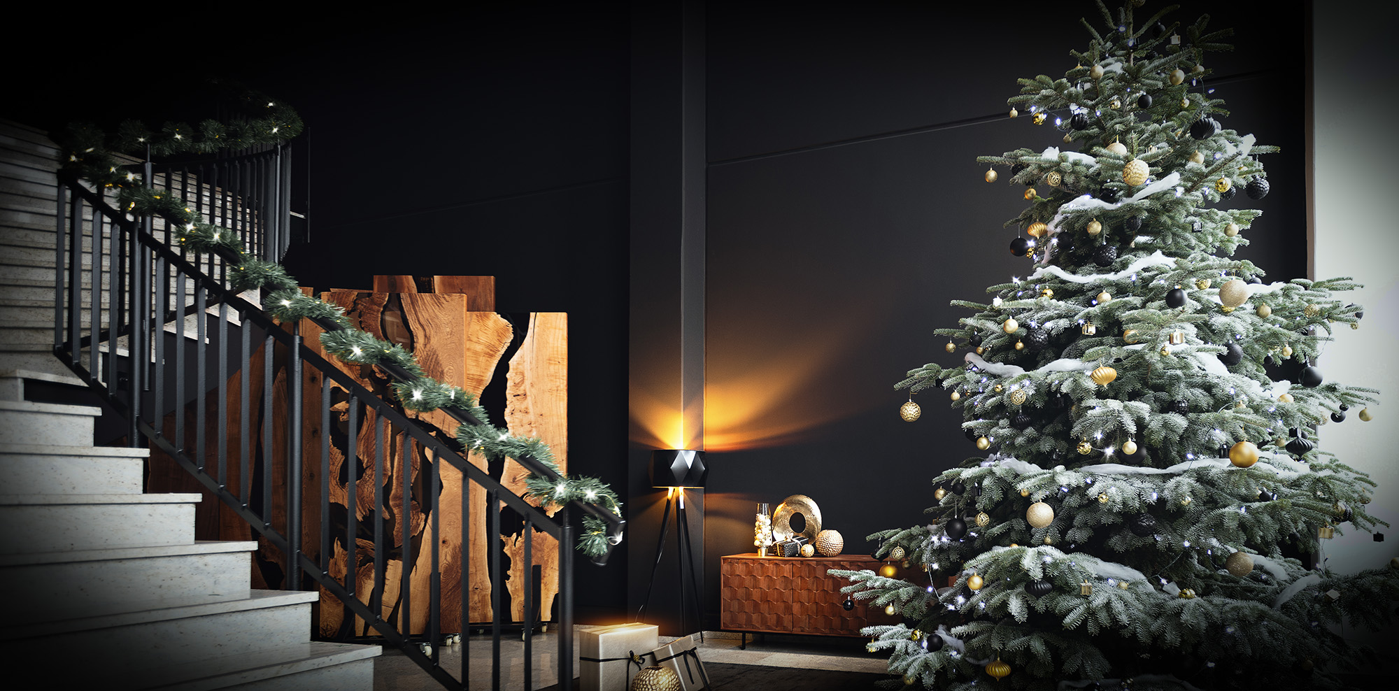 DELIFE Store Eingang weihnachtlich geschmückt