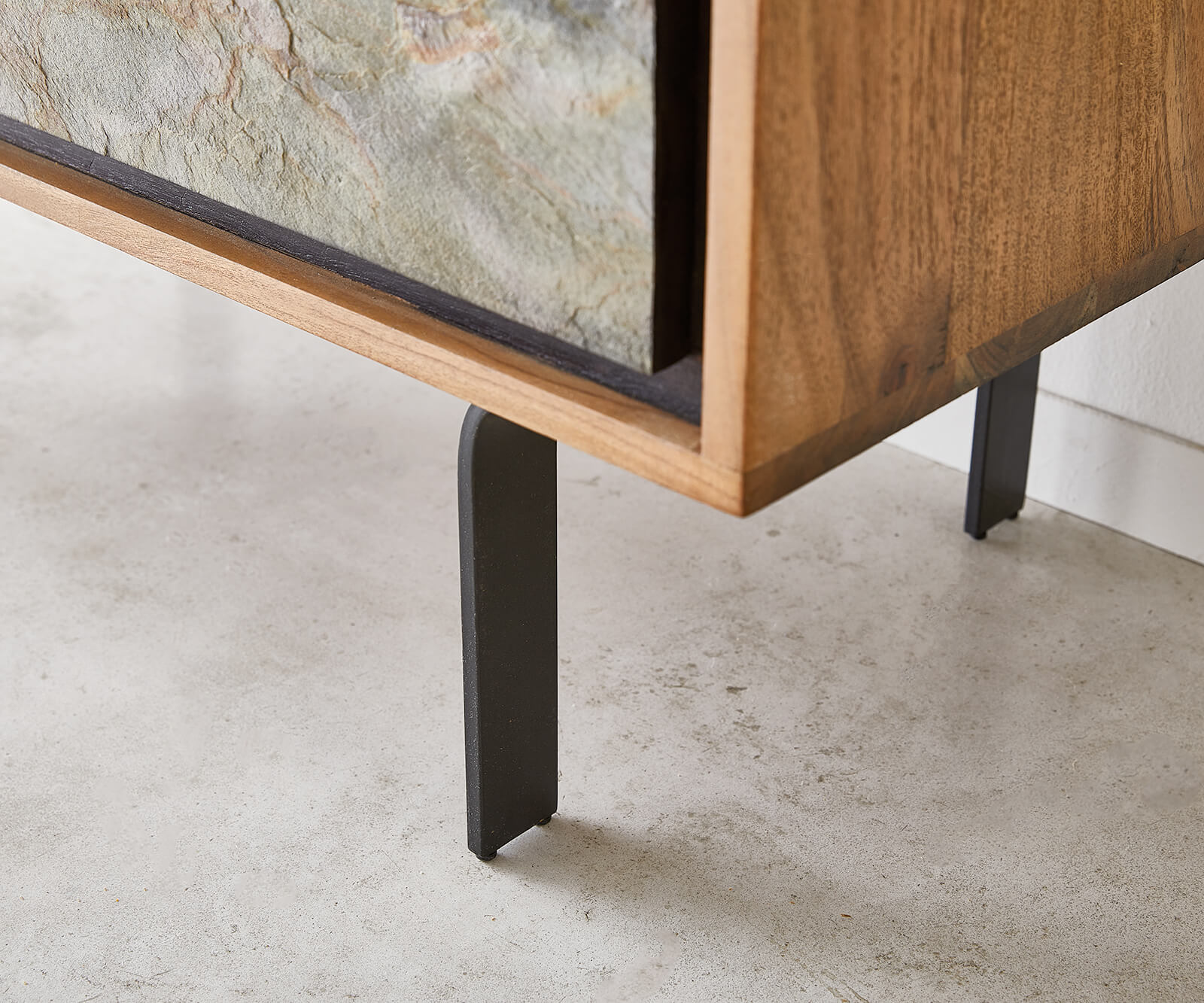 Highboard Juwelo 88x135 cm Akazie Natur mit Steinfurnier Möbel Kommoden