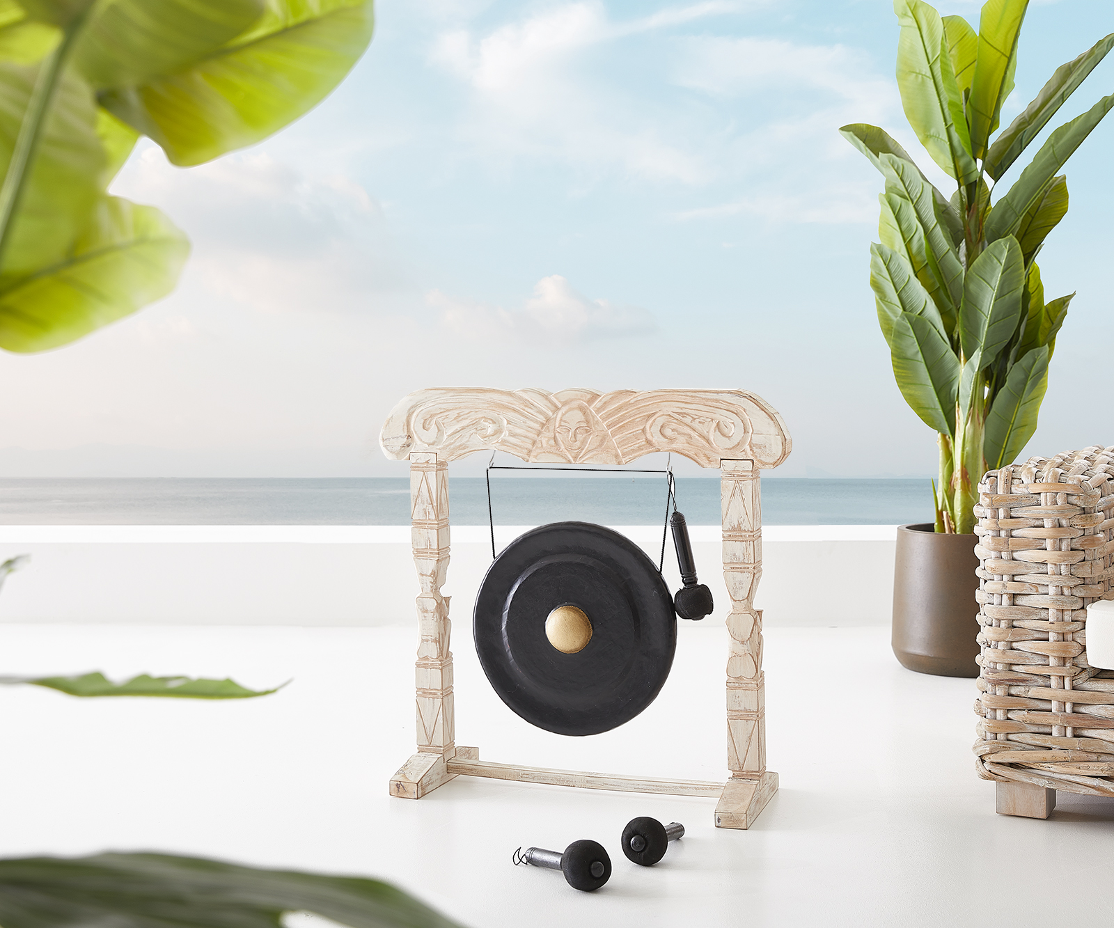 Gong Zabulon Ø40 cm White Washed mit Gestell aus Albasia Holz, Dekoartikel