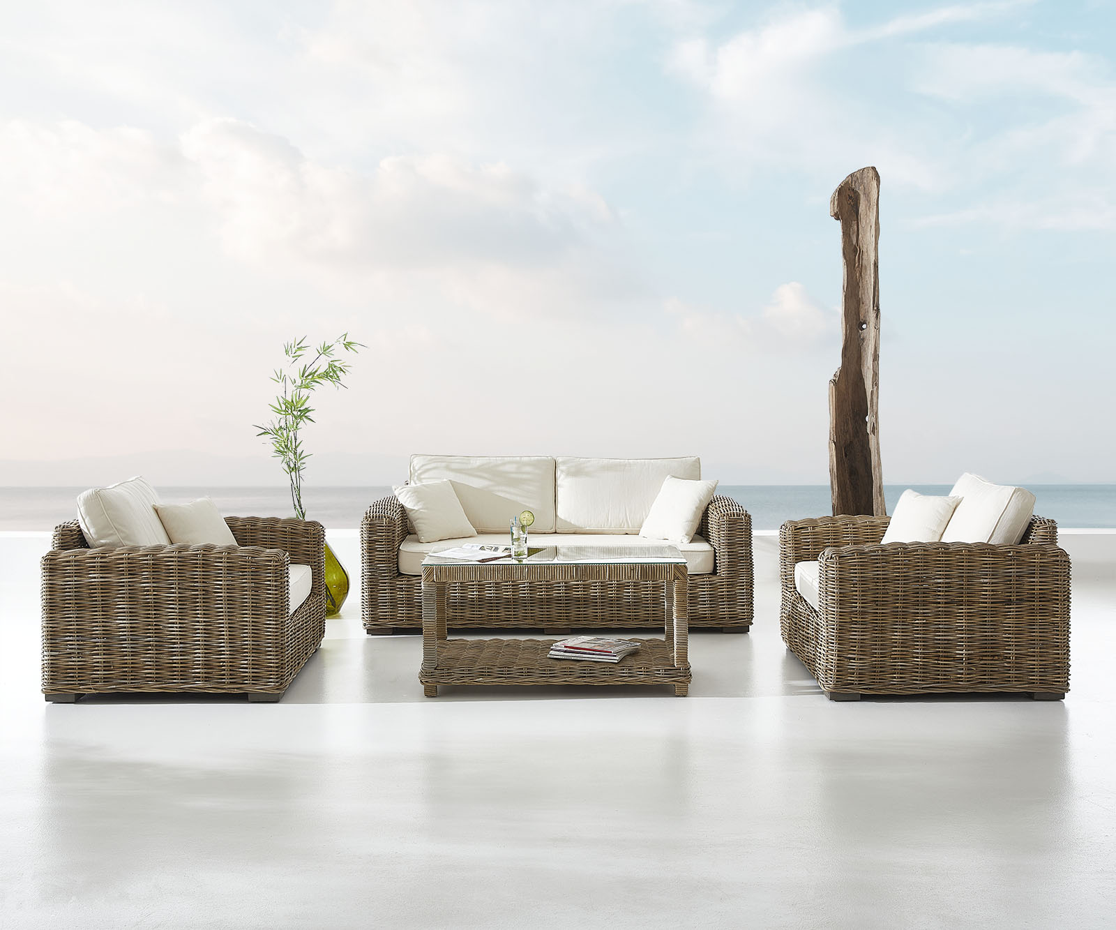 Gartenmöbel-Set Nizza aus grauem Rattan mit weißen Kissen Sitzgruppe