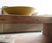 9984-Couchtisch-Live-Edge-130x60-cm-Akazie-Braun-B_5.jpg