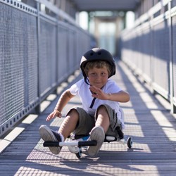 806035-EzyRoller-Mini-Dreirad-Kinderfahrzeug-fuer-Kleinkinder-2-4-Jahre-Maedchen-oder-Jungen-Trike-Dreiradscooter-Bewegungsspielzeug-Mini-Galeriebildvorlage-2000-x-2000-0002-alex-on-mini.jpg