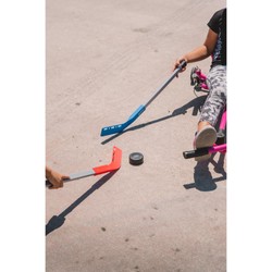 813965-EzyRoller-Hockey-Set-Galeriebildvorlage-2000-x-2000-0001-hockey-sticks-fighting-for-puk.jpg