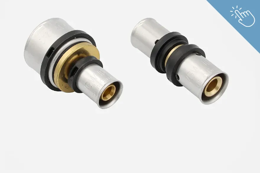 Zwei metallische Kupplungen in unterschiedlichen Größen mit goldfarbenen Ringen und schwarzen Gummidichtungen liegen nebeneinander auf weißem Hintergrund. Die Unterschiede in der Dimension und Ausführung ermöglichen vielseitige Einsatzmöglichkeiten. Das Bild dient zur Übersicht von Kupplungen