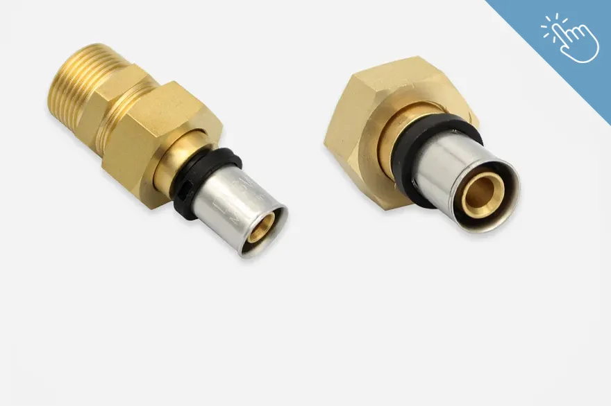 Zwei goldfarbene Verschraubungen mit schwarzem Dichtungsring und silbernem Anschluss liegen nebeneinander. Die Kombination aus Materialien und Farben deutet auf eine robuste und dichte Verbindung hin. Das Bild dient zur Übersicht von Verschraubungen.