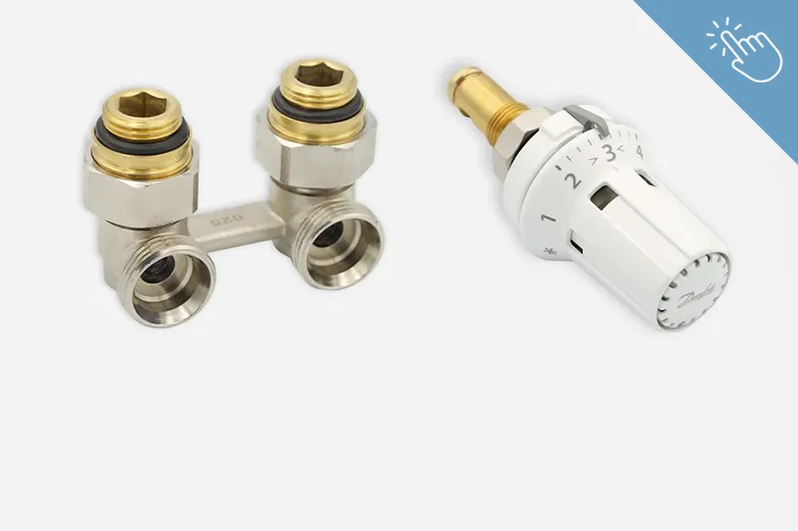 Zwei Zubehörteile für Heizkörper – ein Thermostatventil und ein Anschlussstück mit zwei Gewinden – sind nebeneinander dargestellt. Sie bestehen aus Metall und kombinieren goldene mit silbernen Elementen; das Bild dient zur Übersicht von Zubehörheizkörper.