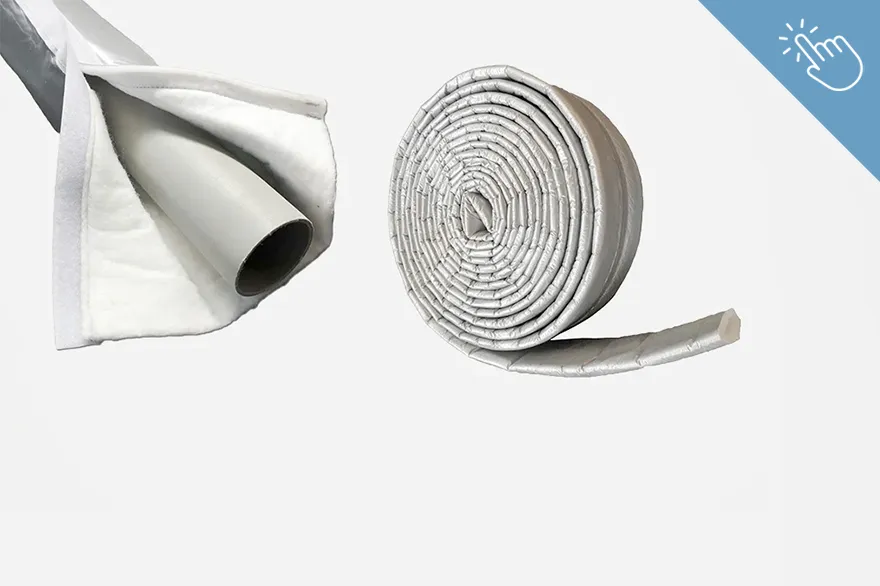 Zwei Varianten von Vlies Isolierung sind dargestellt – eine als umwickeltes Rohr und die andere als aufgerollte Matte. Beide Materialien sind in einer Nahaufnahme zu sehen; das Bild dient zur Übersicht von Vlies Isolierung.