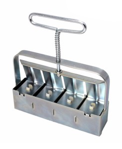Erdballenpresse Mini 4 Soil Blocker mit kleinen Dübeleinsätzen Erdballenpresse Mini 4 Soil Blocker mit kleinen Dübeleinsätzen