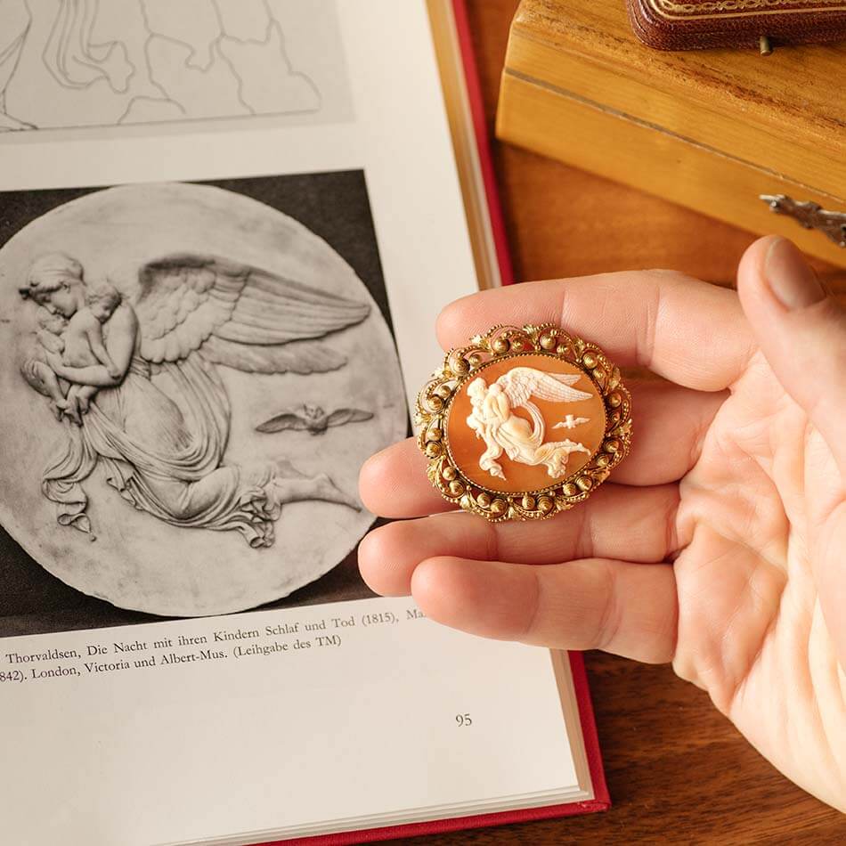 Comparison with other works in art history is the most important way to learn about a piece of jewellery.