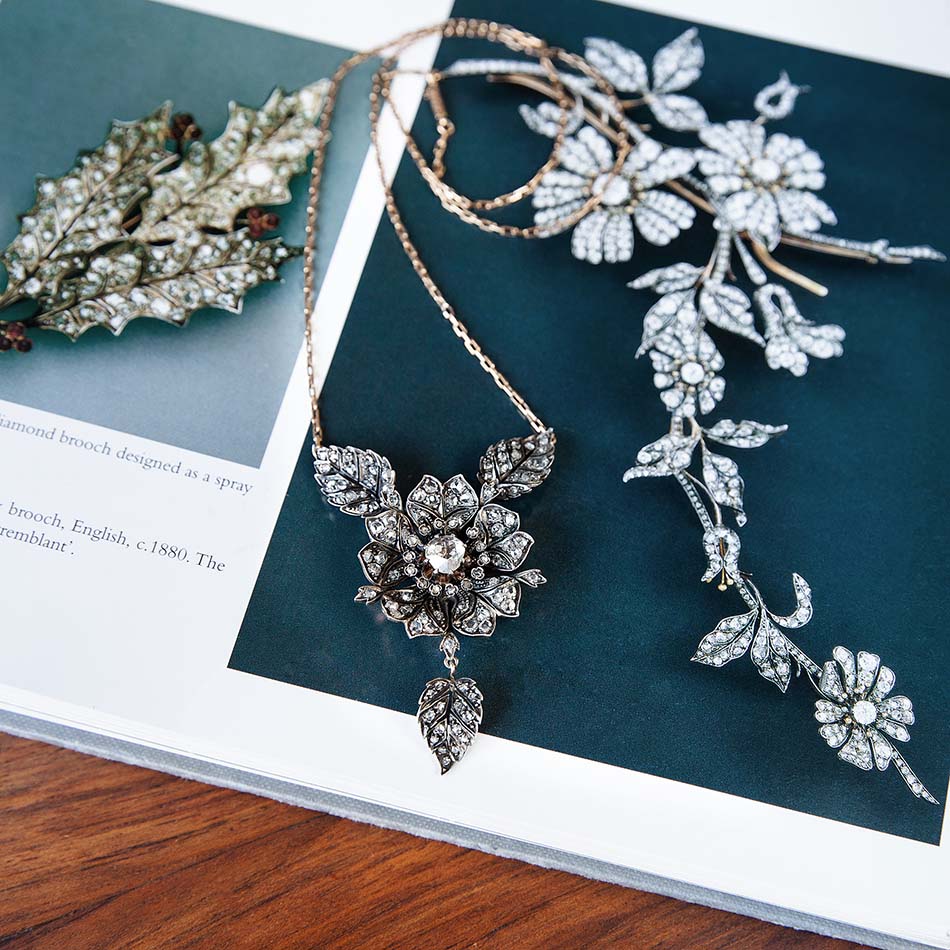 The details of the design and the technique of the diamond settings help to date this diamond necklace to around 1880.