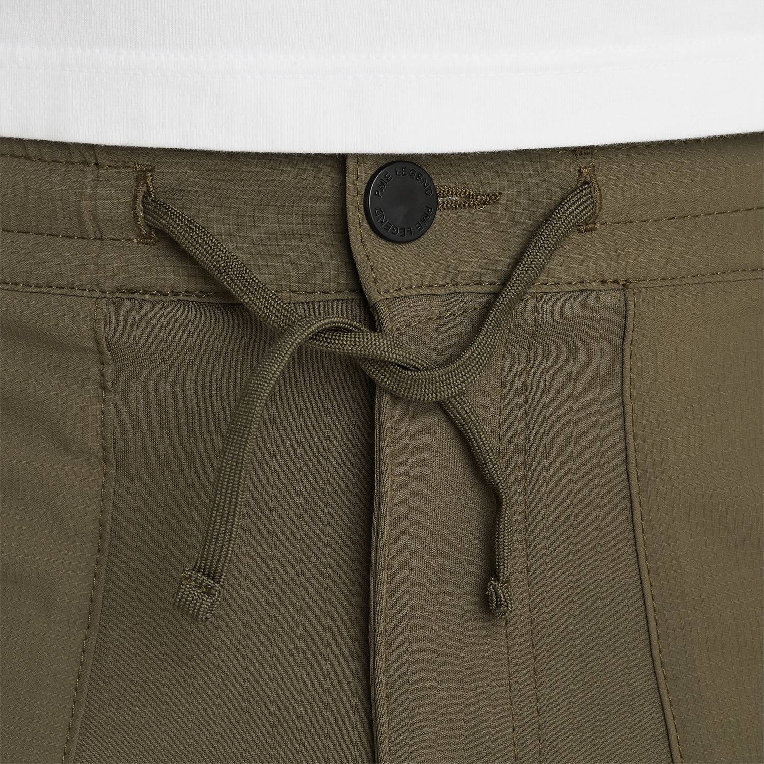 Detailansicht Kordelzug. Olivfarbene PME Legend Cargo-Short