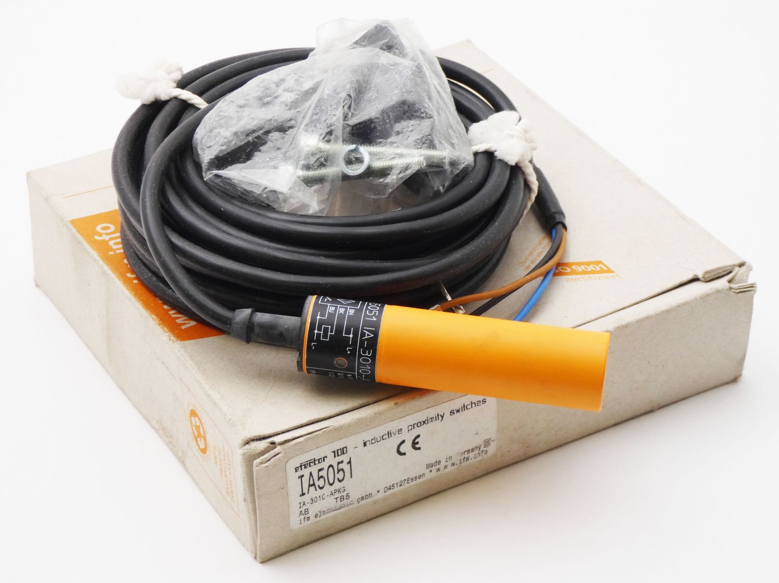 ifm-electronic-ia5051-ia-3010-apkg-induktiver-sensor-unused-ovp