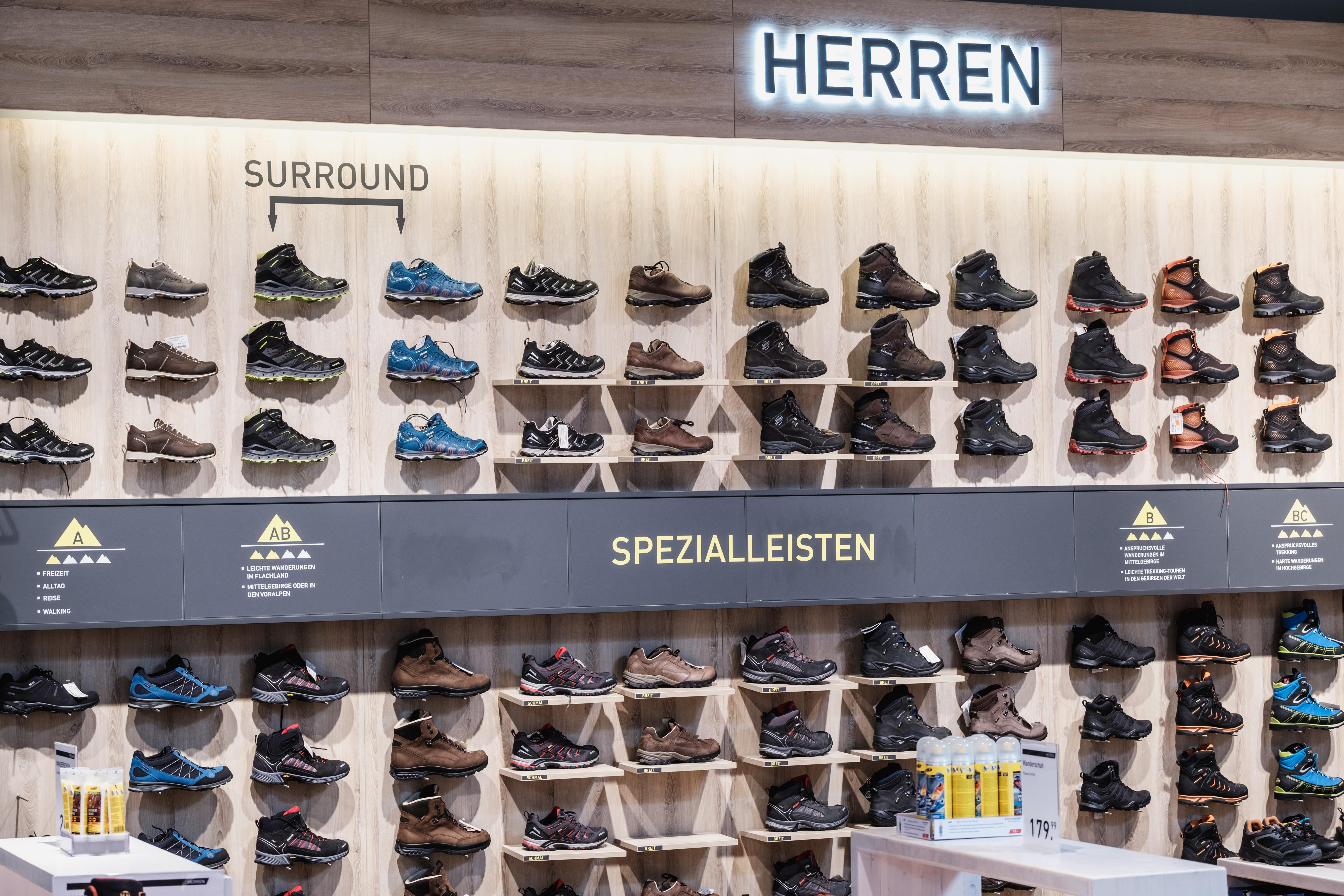 Große Auswahl an unterschidlichstens Wanderschuhe von namenhaften Herstellern