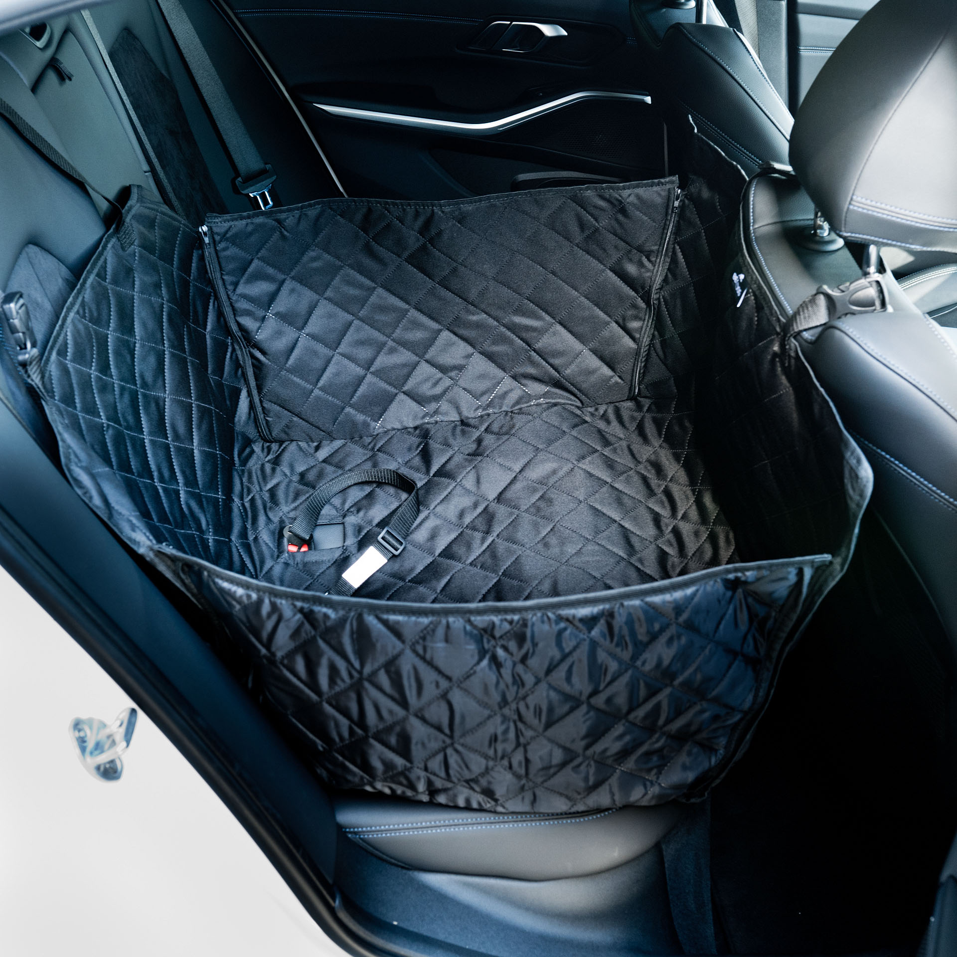BedDog Autoschondecke für den Kofferraum oder Rücksitz reflektierend