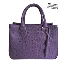 Foto: Sonderanfertigung SARAH Small Strauß African Violet, Feinstes Straußenleder macht diese Handtasche von diana germany zu einem Highlight, um das Sie garantiert jeder beneiden wird.