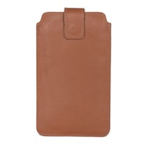 Foto: PHIL iPhone 6s PLUS / iPhone 6 PLUS Case Kalbleder Cognac, Das Smartphone Case von diana germany ist eine ebenso modische wie praktische Unterkunft für Ihr liebstes Accessoire. Ein Smartphone sollte immer gut geschützt sein, warum dann nicht in einer eleganten Designerhülle, die nebenbei noch den absoluten Wow-Effekt hat?
„Handmade in Germany“