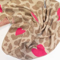 schal-dreiecksschal-leo-herz-ws105-innen3-beige.jpg schal-dreiecksschal-leo-herz-ws105-innen3-beige.jpg