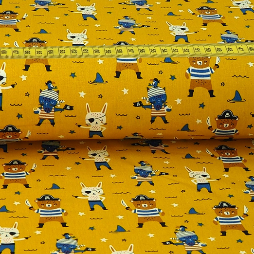 Baumwolle Piratentiere auf Senfgelb Baumwolle Piratentiere auf Senfgelb
